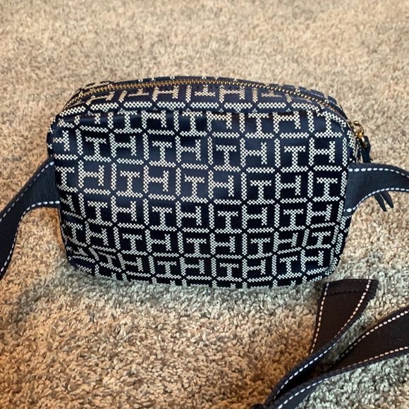 Tommy Hilfiger Fanny Pack - Picture 3 of 16
